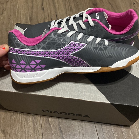 Diadora running shoes kids size read description - Picture 2 of 2